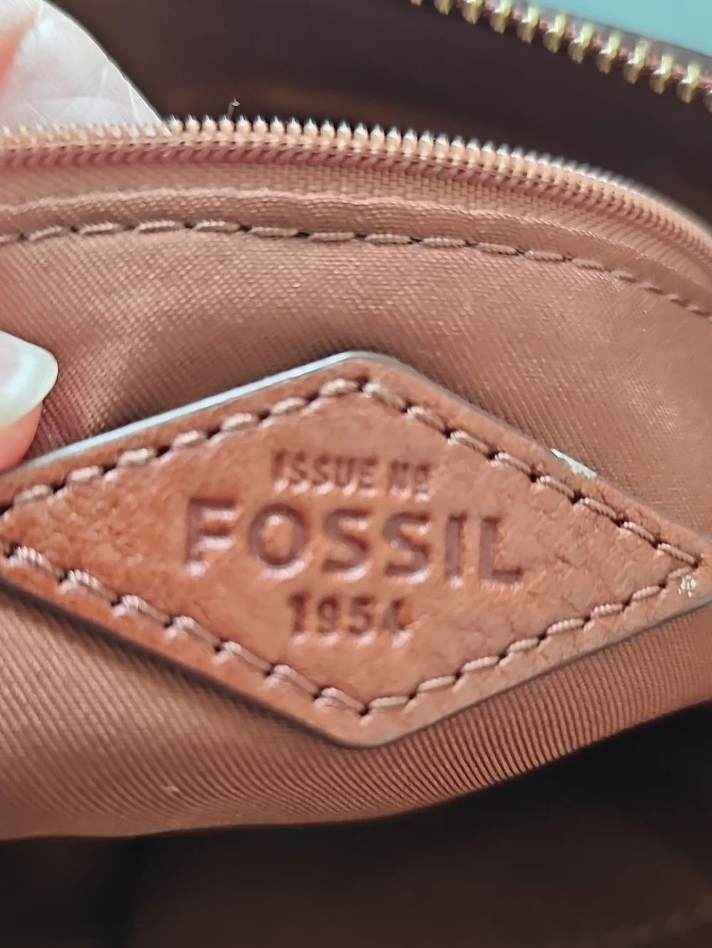 Fossil Kinley Brown Pebbled Leather Crossbody Bag - Classic Everyday.‎